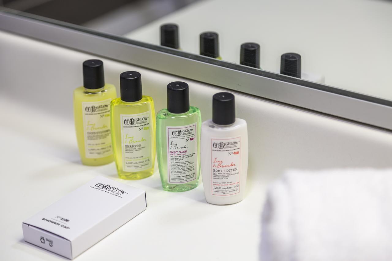 Anantara Plaza Nice Hotel - A Leading Hotel Of The World Exteriör bild A selection of toiletries